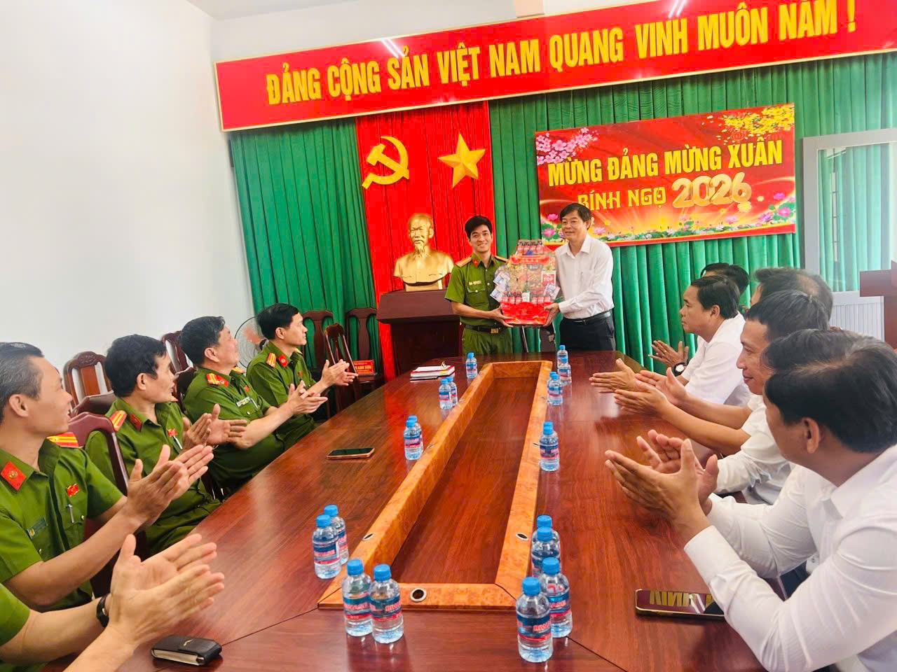 ẢNH TẶNG QUÀ CÀ